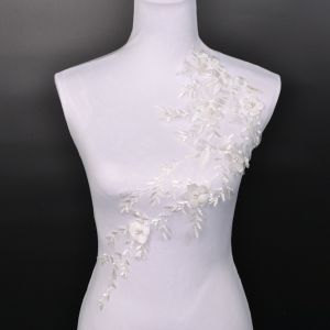 Applikation för klänning blommor vit